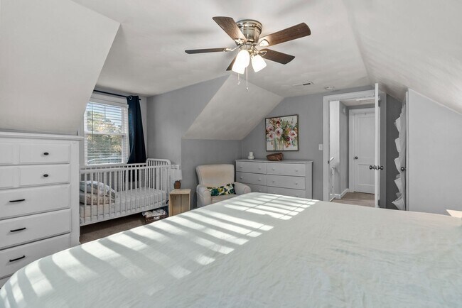 Building Photo - Furnished 4 bedroom Near NOB