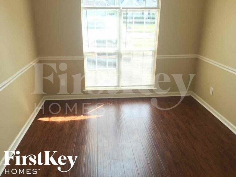 Building Photo - 6706 Einat Cove