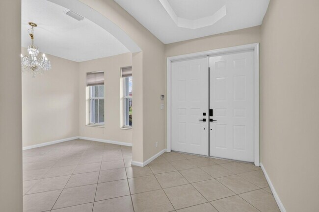 Building Photo - 9479 Sedgewood Dr