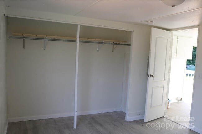 Building Photo - 121 Newfield Ct