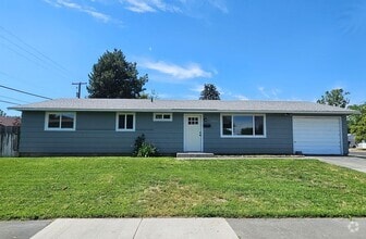 Building Photo - Newly Renovated 4 Bedroom Home