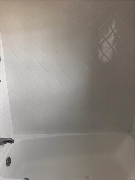 Building Photo - 24 Lewis St