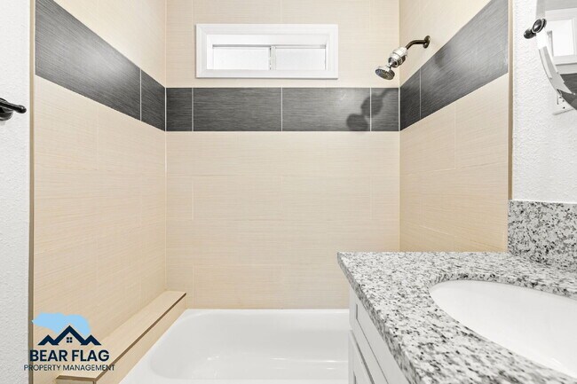 Building Photo - For Rent $2,280 - 2 bed, 1 bath