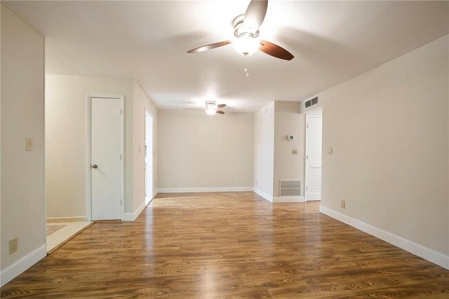 Building Photo - 408 River Run Dr