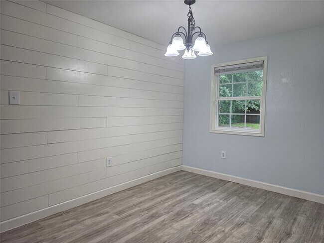 Building Photo - 209 Franlee St