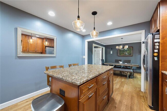 Building Photo - 2076 Lake Ridge Terrace