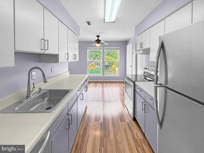 Building Photo - 13247 Meander Cove Dr