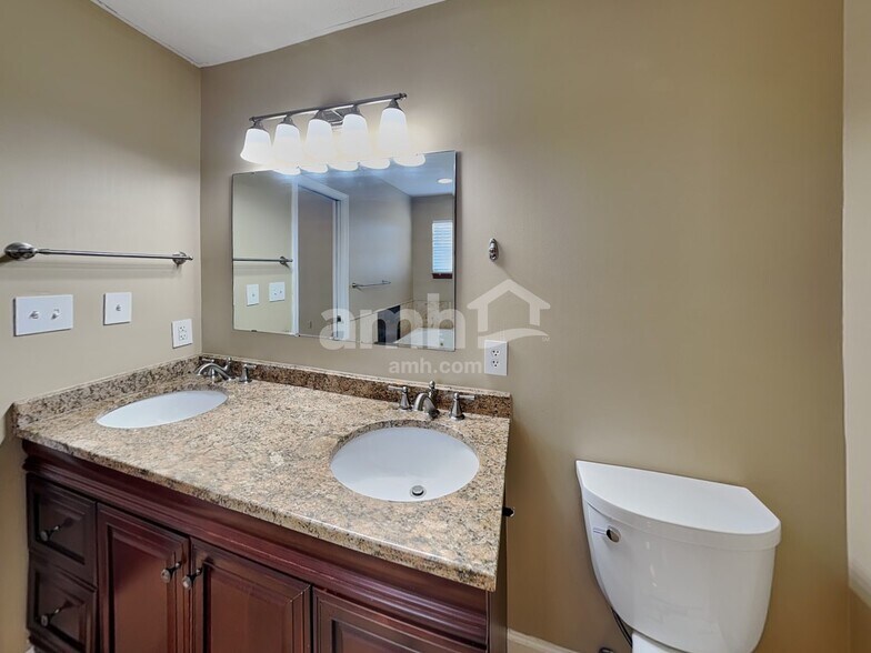 Building Photo - 6739 Dorchester Dr