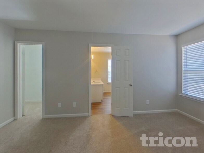 Building Photo - 8743 Sharonbrook Dr