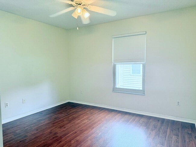 Building Photo - $2200 | 3-Bedroom 2.5-Bath Single-Family H...