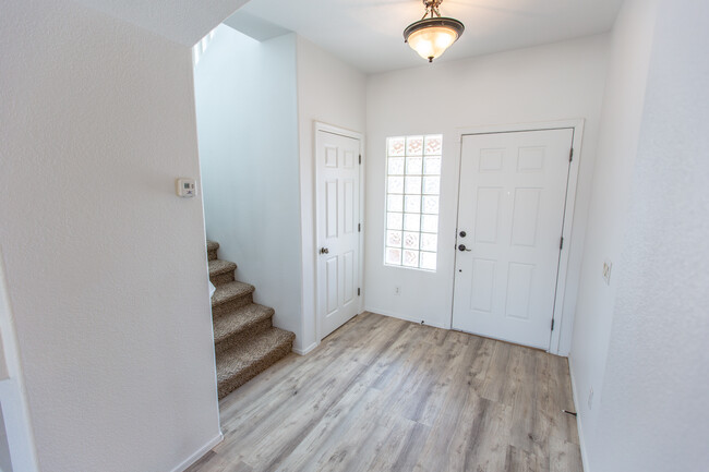 Building Photo - 4572 E County Down Dr