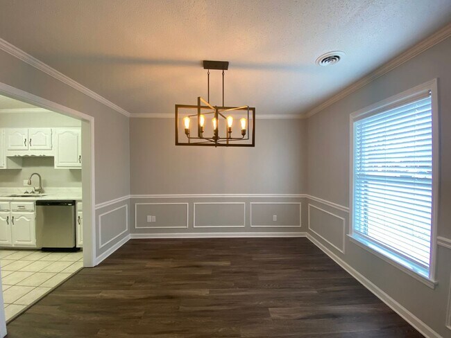 Building Photo - 4244 Chesapeake Way