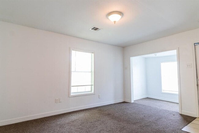 Building Photo - 4634 Clover St