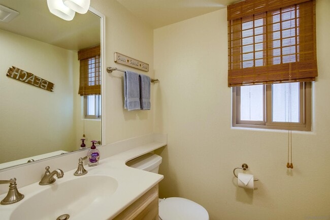 Building Photo - 803 El Carmel Pl