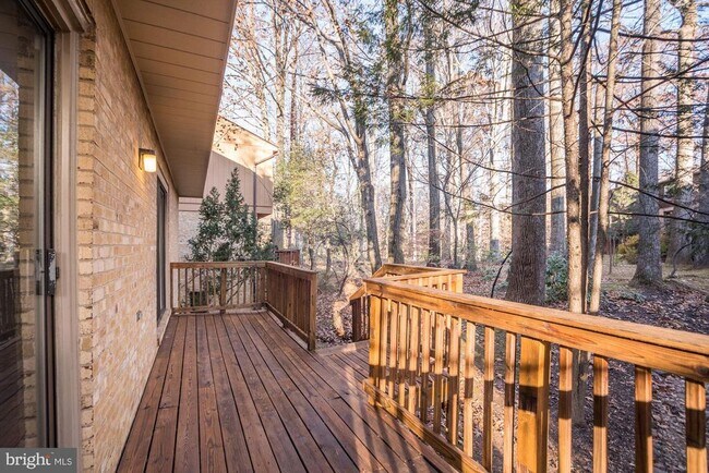 Building Photo - 9926 Great Oaks Way