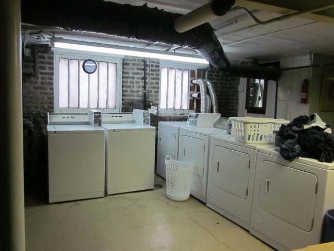 Building Photo - 5358 N Winthrop Ave