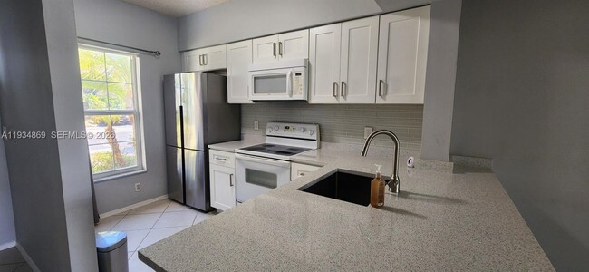 Building Photo - 211 Mallory Ct