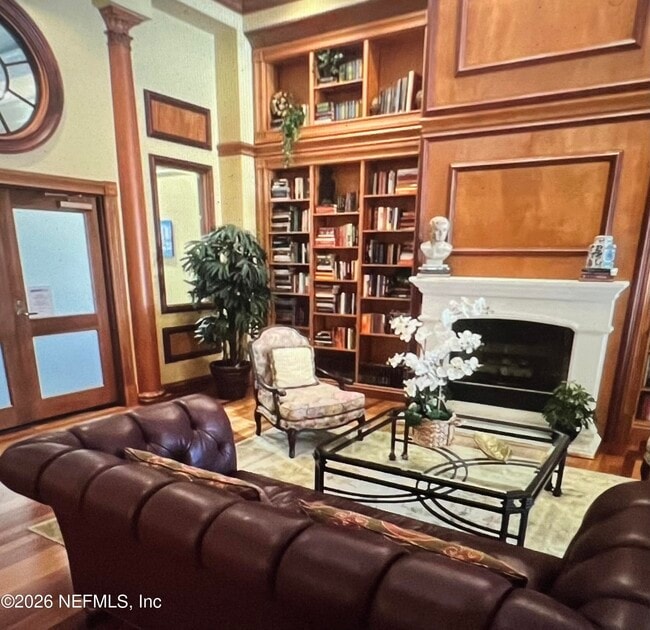 Building Photo - 400 E Bay St