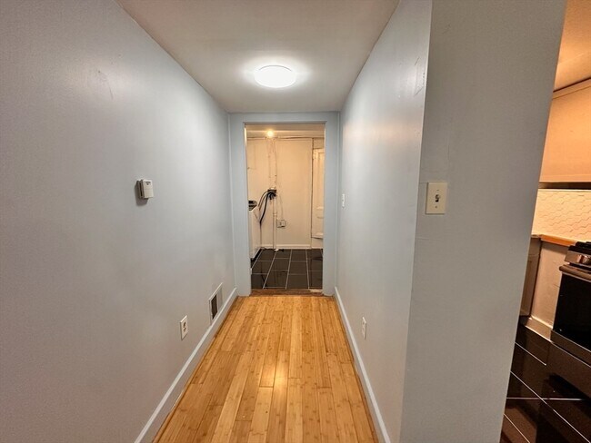 Building Photo - 474 E 7th St