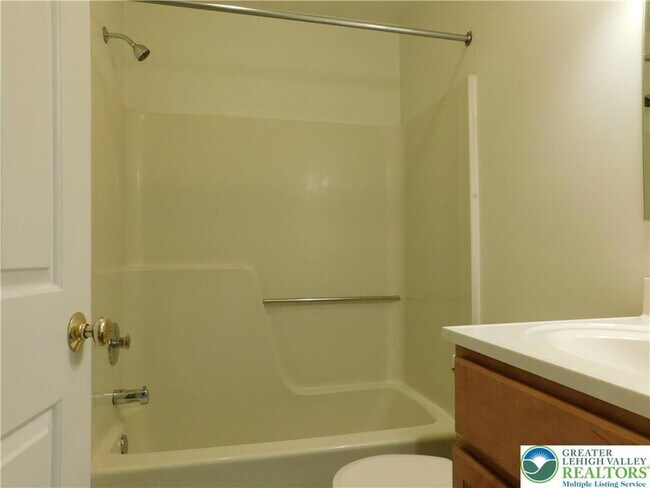 Building Photo - 813 Main St