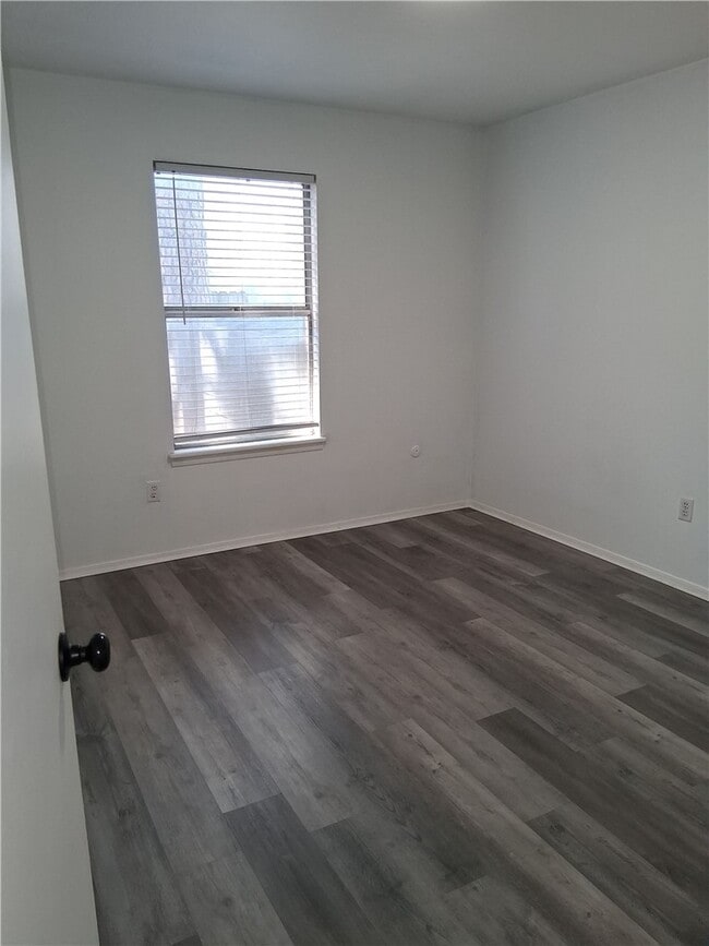 Building Photo - 1855 W Deane St