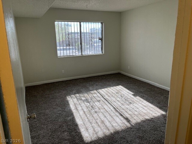 Building Photo - 1405 E Vegas Valley Dr