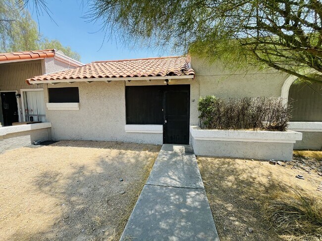 Building Photo - Charming 2-Bedroom, 2-Bathroom Condo for Rent in Maryvale!