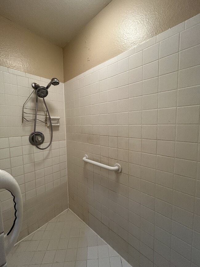 Building Photo - 7061 Luella Anne Dr NE