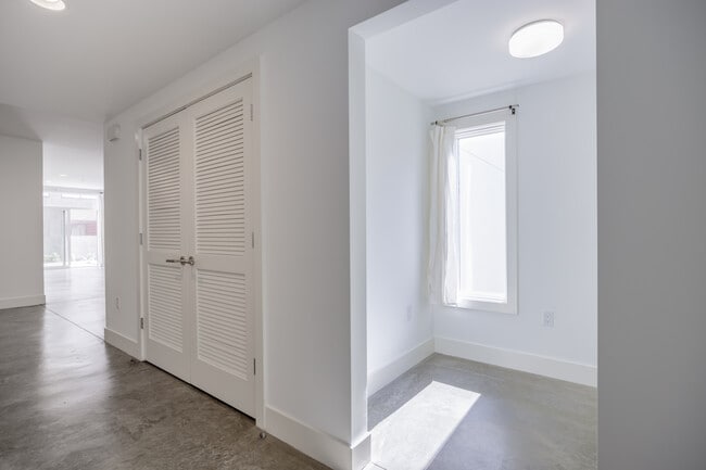 Building Photo - 119 S Los Robles Ave