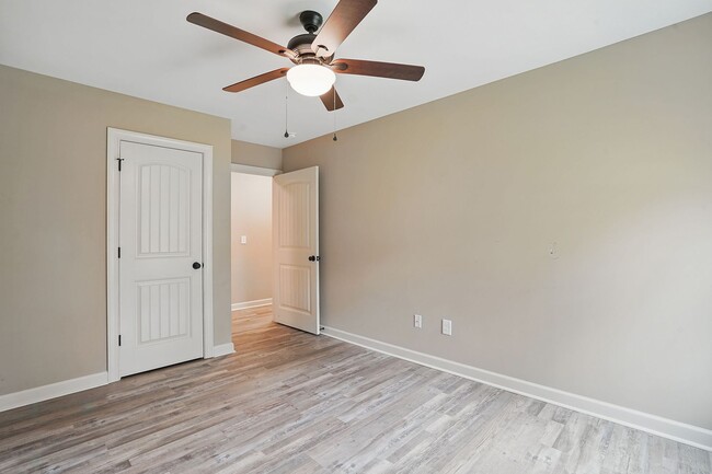 Building Photo - AVAILABLE NOW!  LIKE NEW! Cute One-Story R...