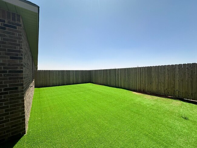 Building Photo - Available July 9th in Highly Desired Harve...