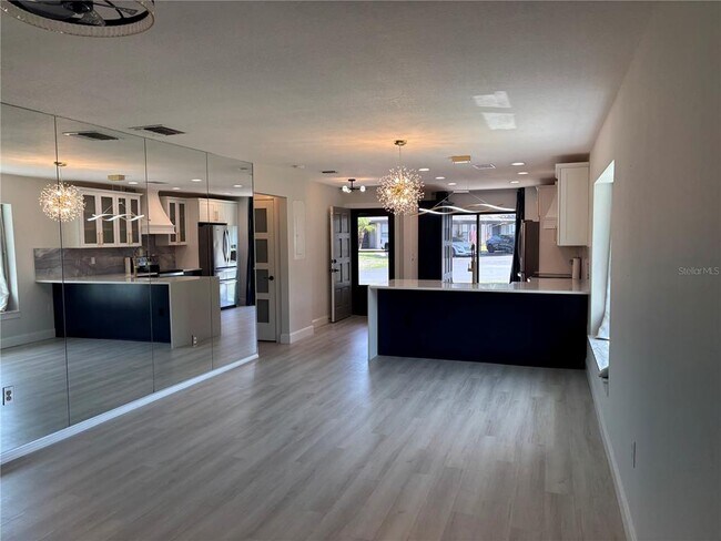 Building Photo - 996 N Beneva Rd
