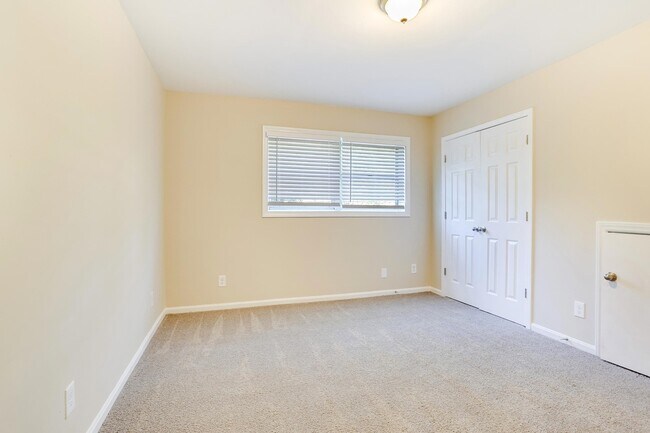 Building Photo - 2572 Glenrock Dr
