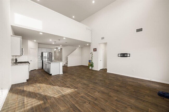 Building Photo - 413 Emerald Cv