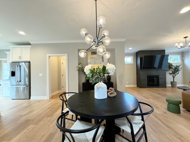 Building Photo - 717 Corbin Terrace