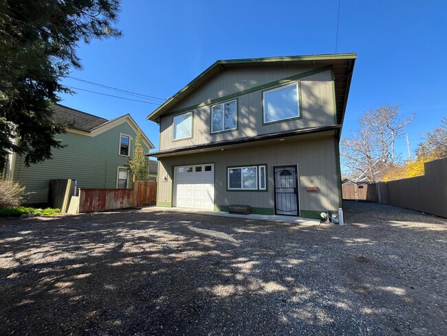 Building Photo - 3 bed, 2 bath Home in Lettered Streets wit...