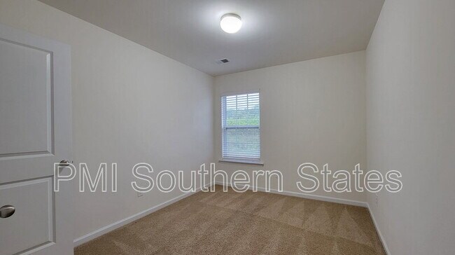 Building Photo - 31 Moorlyn Ln