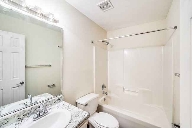 Building Photo - 2BR Updated Duplex Near South Park – Cozy,...