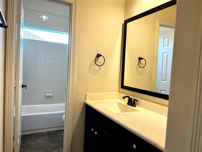 Building Photo - 8327 Quiet Bay Dr