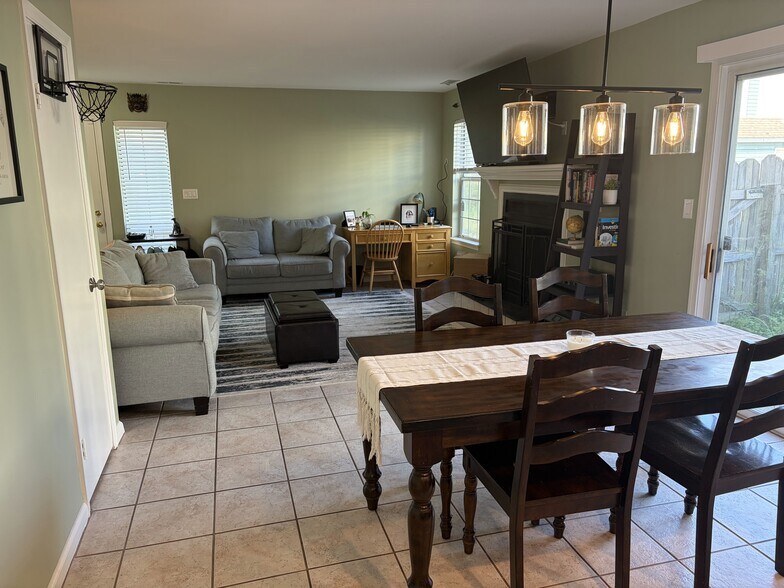 Building Photo - 4594 Genoa Cir