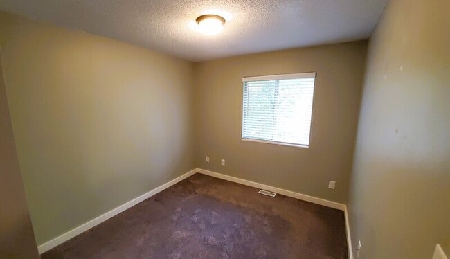 Building Photo - 422 N 18th Ave