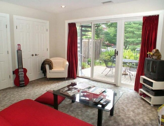 Building Photo - Beautiful Home in the Coveted Gated Community of Hillandale