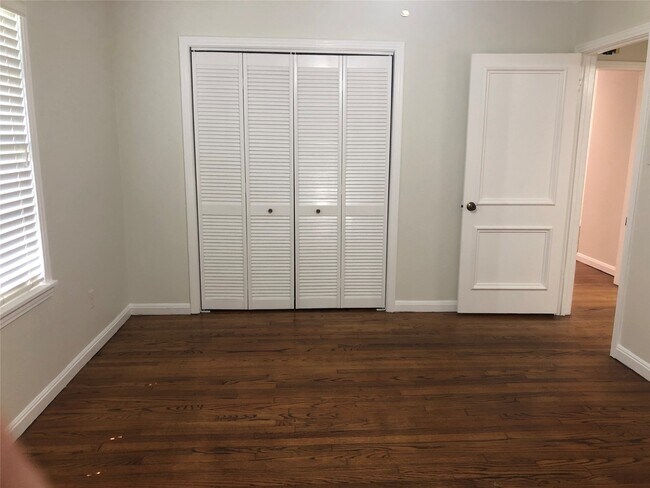 Building Photo - 1234 Gardenia Dr