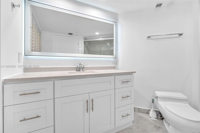 Building Photo - 16445 Collins Ave