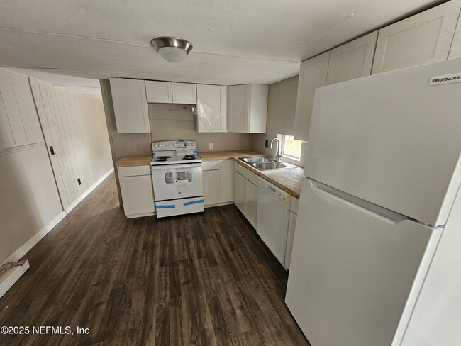 Building Photo - 7577 Sonia Dr