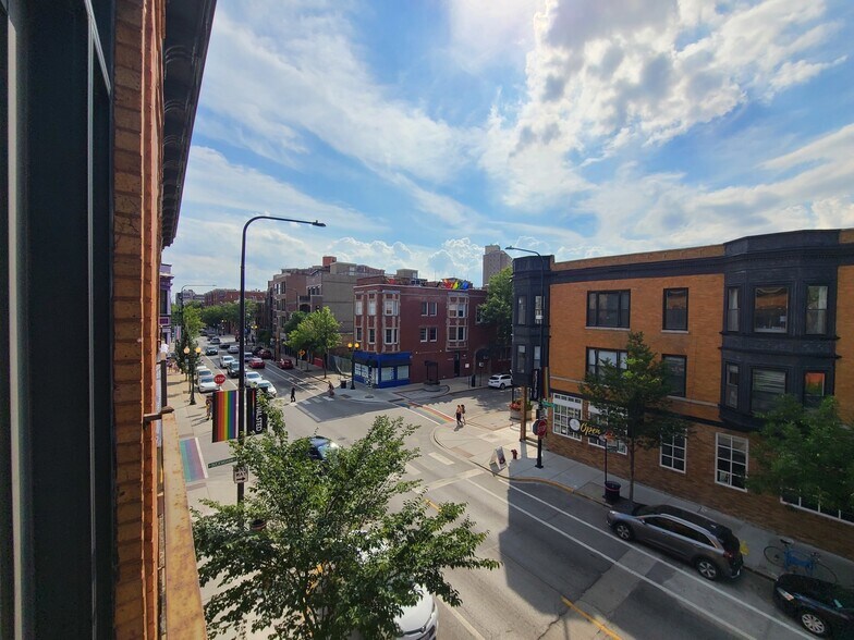 Building Photo - 3335 N Halsted St