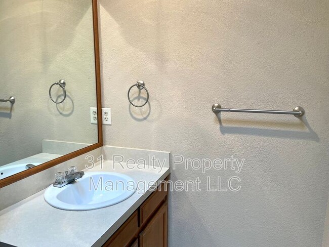 Building Photo - 8710 California Dr