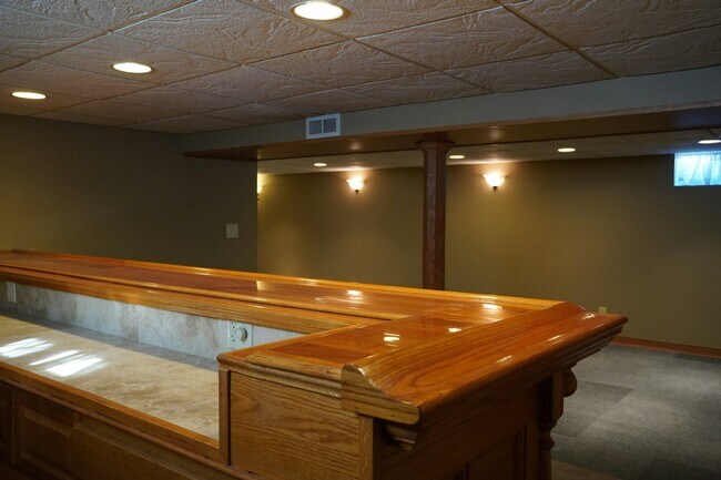 Building Photo - 1453 W Barnard Ave