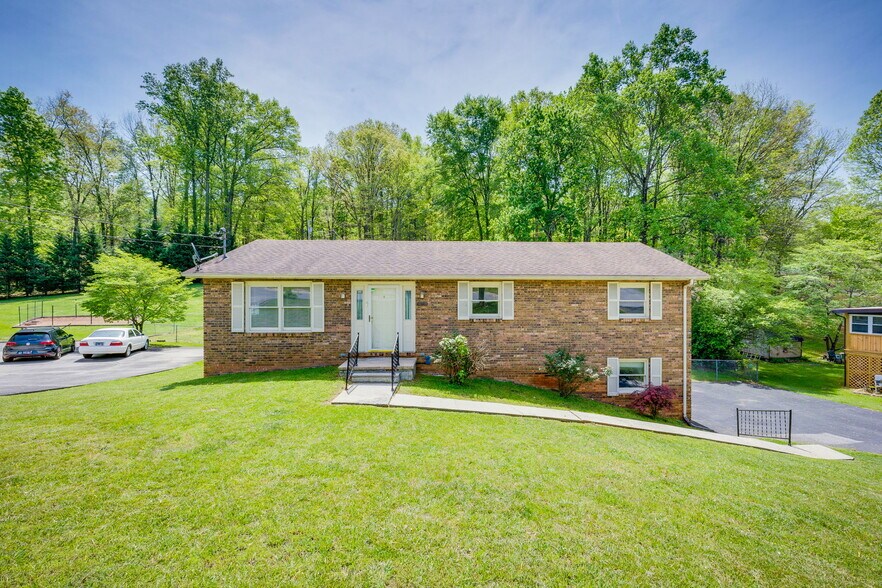 Primary Photo - 146 Old Mill Rd