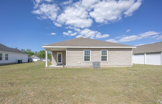Building Photo - 7020 White Pine Ave